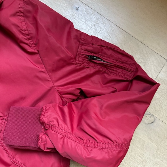 LIKE NEW ALPHA INDUSTRIES SLIM FIT RED JACKET SIZE MEDIUM - Picture 4 of 4